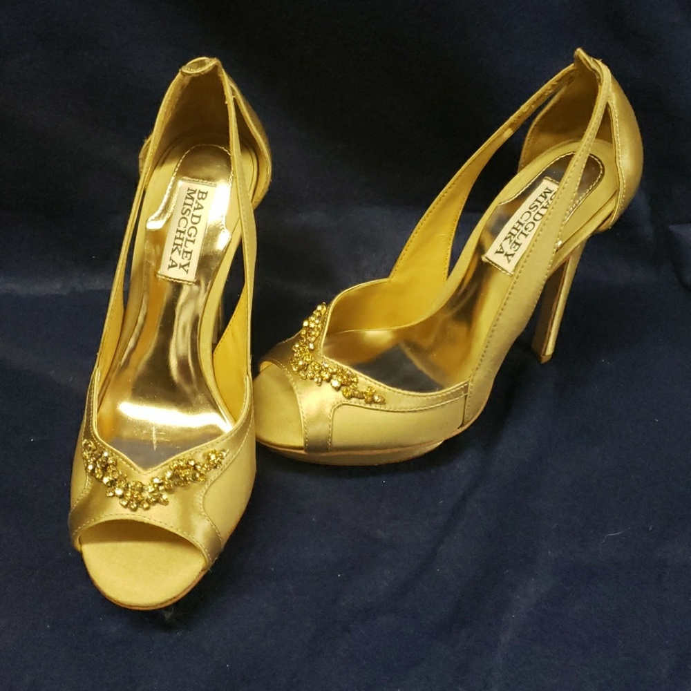 Badgley Mischka Nude Open Toe Pump